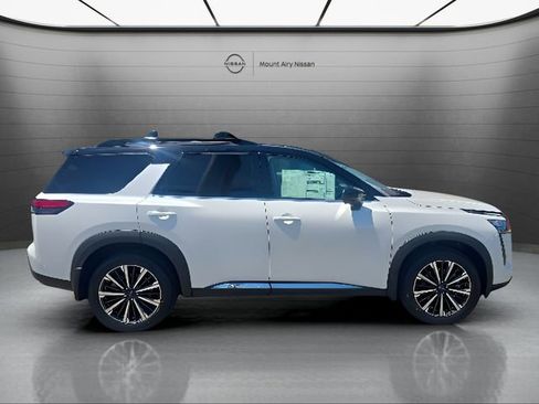 New 2026 Nissan Pathfinder Platinum AWD/4WD image 3