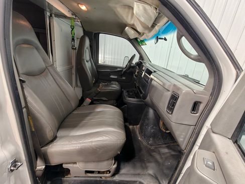 Used 2004 Chevrolet Express 3500 RWD image 27