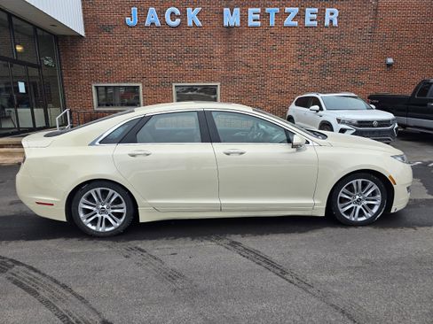 Used 2014 Lincoln MKZ w/ Equipment Group 102A Reserve image 9