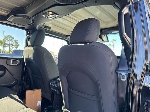 Used 2022 Jeep Wrangler Unlimited Sport image 21