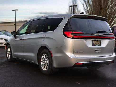 New 2026 Chrysler Pacifica Select FWD image 9