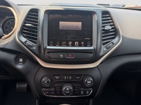 Used 2016 Jeep Cherokee Latitude w/ Comfort/Convenience Group AWD/4WD image 16