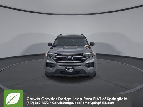 Used 2021 Ford Explorer XLT AWD/4WD image 5