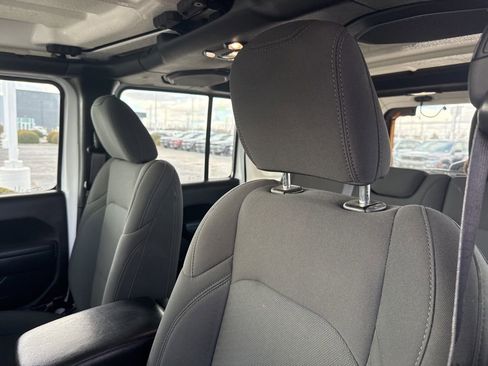 Used 2022 Jeep Wrangler Unlimited Sport image 10