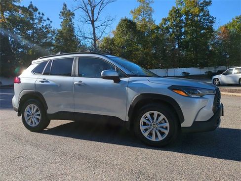 Used 2023 Toyota Corolla Cross LE image 2