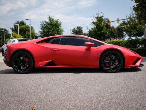Used 2021 Lamborghini Huracan EVO RWD image 11