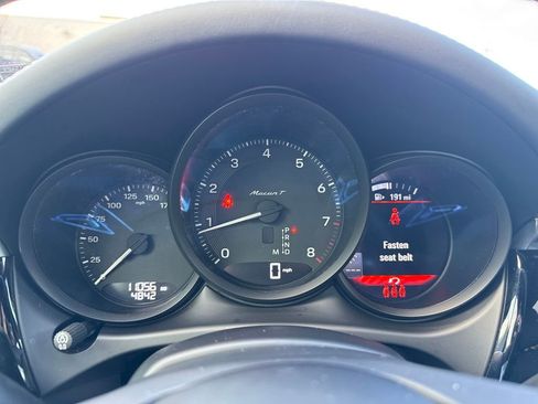 Used 2025 Porsche Macan image 15