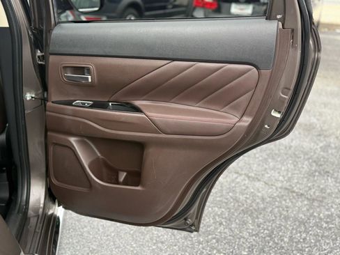 Used 2018 Mitsubishi Outlander SEL image 39