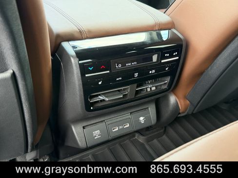 Used 2024 Acura MDX SH-AWD w/ Advance Package image 17