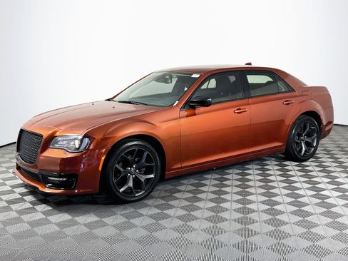 Used 2020 Chrysler 300 Touring w/ Sport Appearance Package RWD image 4
