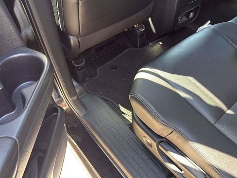 Used 2016 Honda Pilot Touring image 14