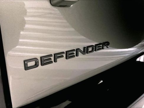 Certified 2025 Land Rover Defender 130 X-Dynamic SE AWD/4WD image 7