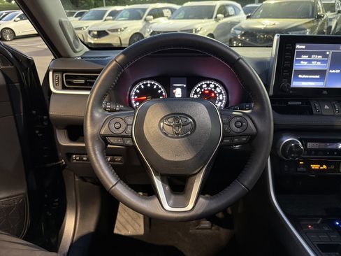 Used 2021 Toyota RAV4 XLE Premium image 13