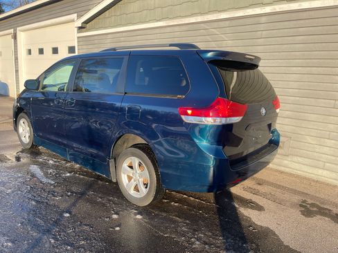 Used 2012 Toyota Sienna LE image 23