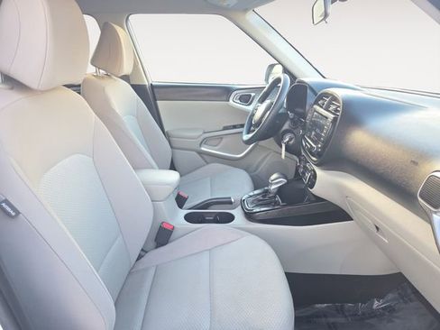 Used 2022 Kia Soul LX image 15