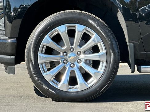Used 2022 Chevrolet Silverado 1500 High Country w/ Technology Package image 33