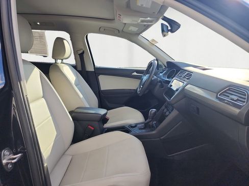 Used 2021 Volkswagen Tiguan SE w/ Panoramic Sunroof Package image 15
