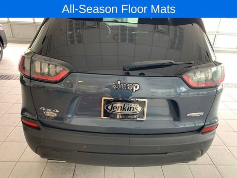 Used 2019 Jeep Cherokee Latitude Plus w/ Cold Weather Group AWD/4WD image 13