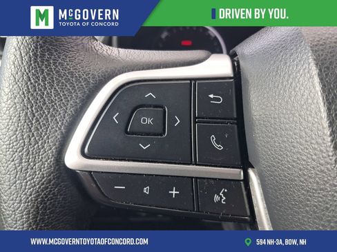 Used 2023 Toyota Sienna XLE FWD image 22