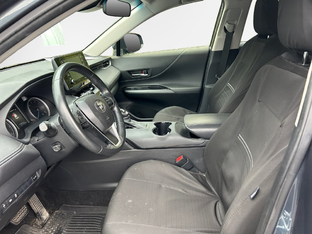 Used 2021 Toyota Venza LE AWD/4WD image 12