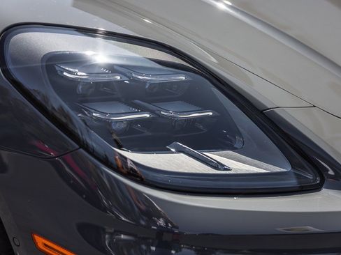 Used 2025 Porsche Panamera image 21