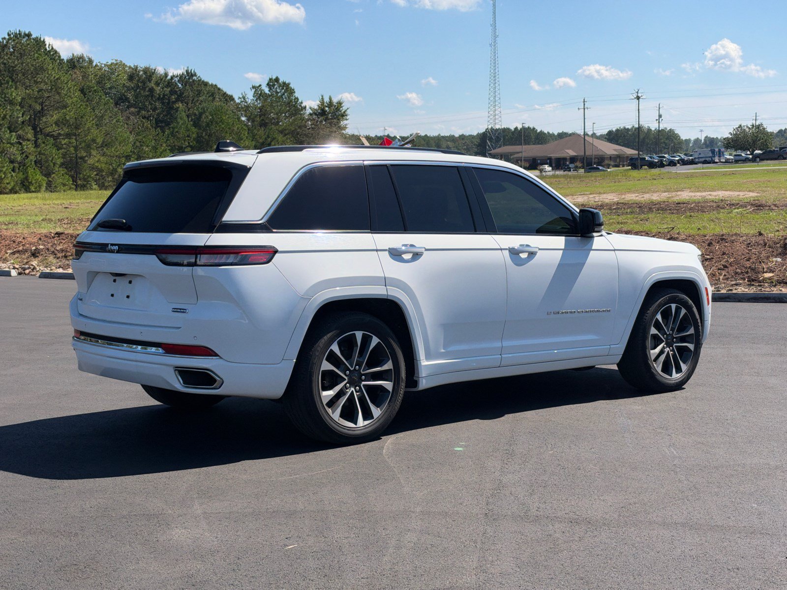 Used 2023 Jeep Grand Cherokee Overland AWD/4WD image 5