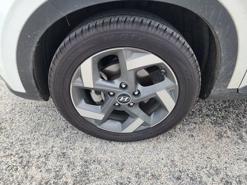 Used 2024 Hyundai Venue SEL FWD image 10