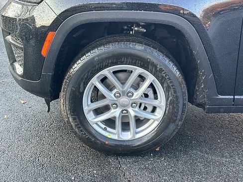 New 2025 Jeep Grand Cherokee Laredo image 11