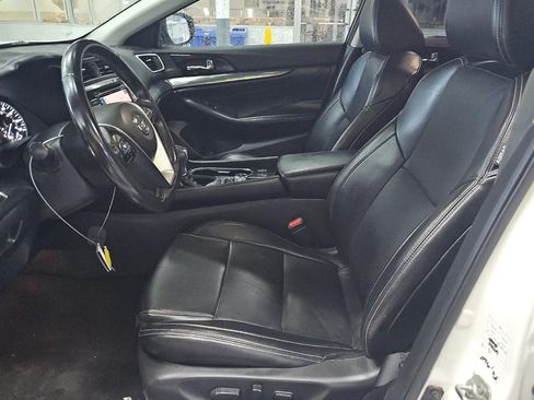 Used 2022 Nissan Maxima SV w/ Floor Mat Group FWD image 3
