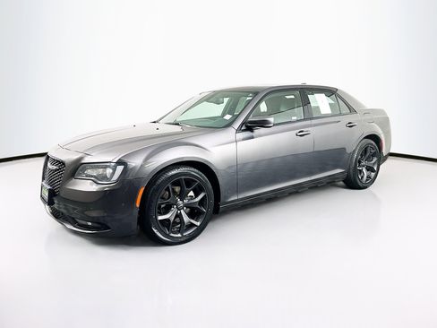 Used 2022 Chrysler 300 S RWD image 3