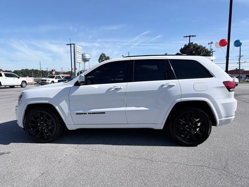 Used 2020 Jeep Grand Cherokee Altitude RWD image 5