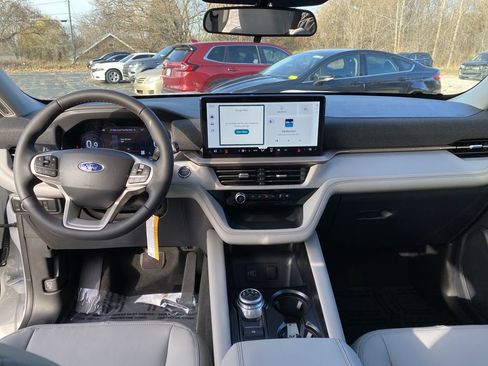 New 2026 Ford Explorer Active image 5