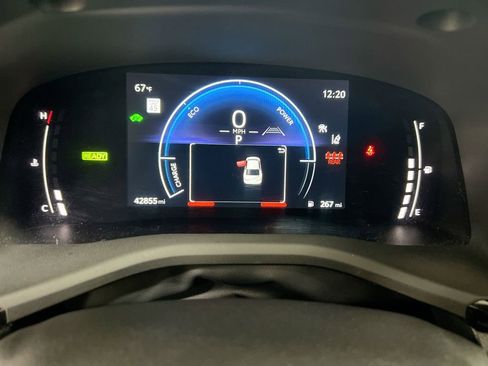 Used 2025 Toyota Camry LE image 12