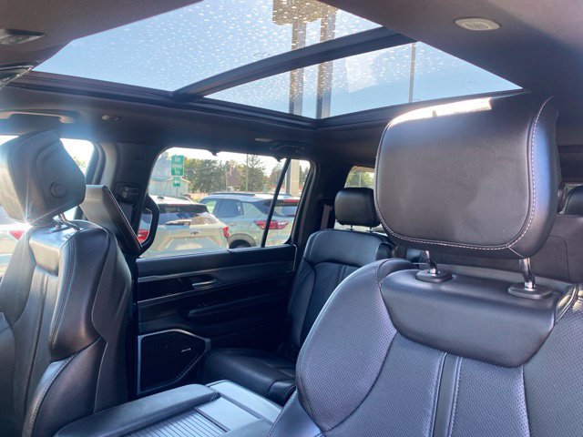 Used 2024 Jeep Wagoneer L Series II w/ Convenience Group I AWD/4WD image 6