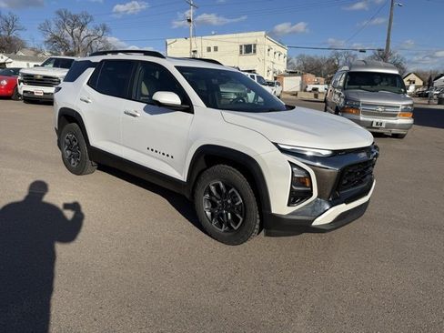 Used 2025 Chevrolet Equinox ACTIV w/ Safety and Technology Package image 3