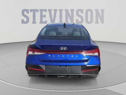 Certified 2025 Hyundai Elantra Limited FWD image 7