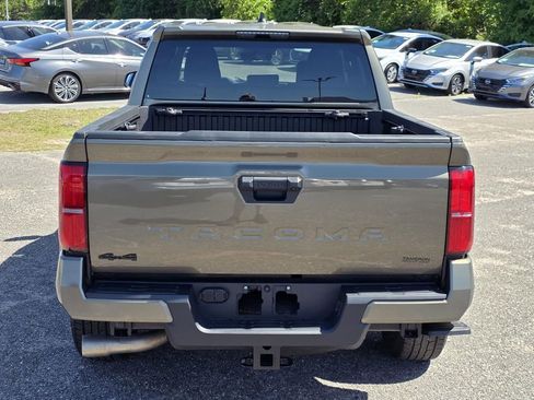 Used 2025 Toyota Tacoma TRD Sport AWD/4WD image 4