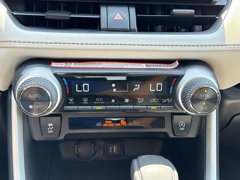 Used 2025 Toyota RAV4 XLE FWD image 24