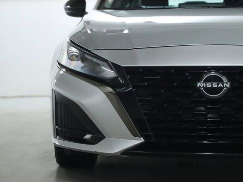 Used 2024 Nissan Altima 2.5 SR w/ SR Premium Package image 7