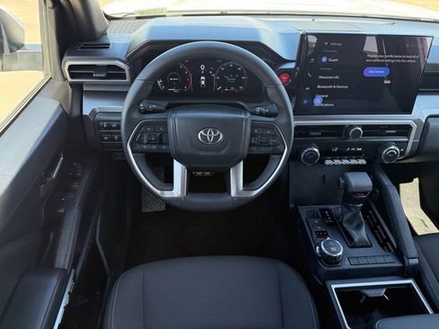 Used 2025 Toyota Tacoma TRD Sport image 26