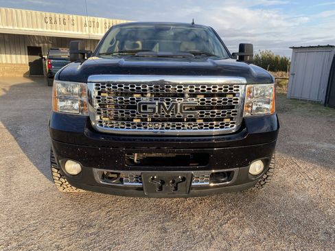 Used 2011 GMC Sierra 2500 Denali w/ Suspension Package, Off-Road image 3