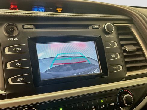 Used 2018 Toyota Highlander LE AWD/4WD image 22