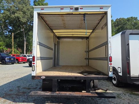 Used 2017 Chevrolet Express 3500 RWD image 6