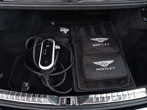 Used 2024 Bentley Flying Spur Plug-In Hybrid image 44