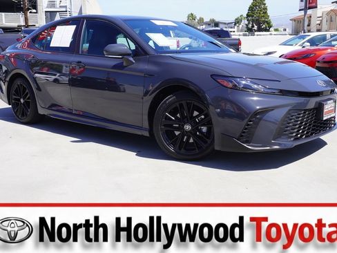 Certified 2025 Toyota Camry SE FWD image 1