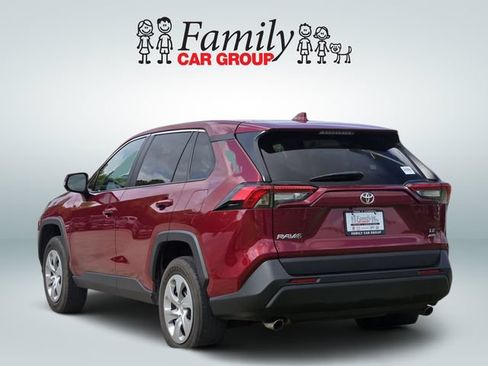 Used 2023 Toyota RAV4 LE AWD/4WD image 3