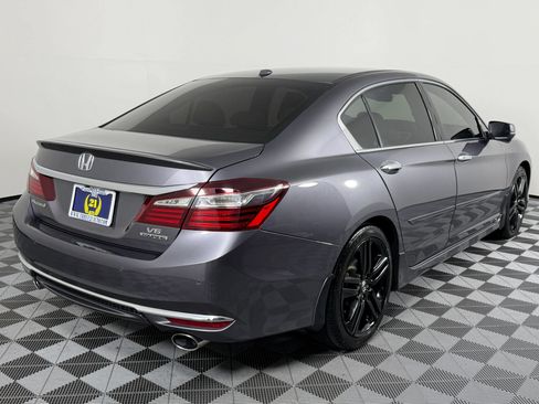 Used 2017 Honda Accord Touring image 8