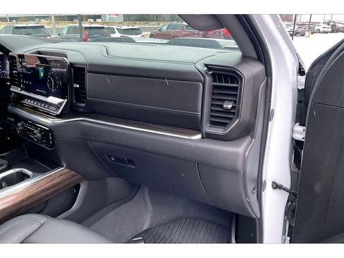 Used 2025 Chevrolet Silverado 1500 LT Trail Boss w/ LT Trail Boss Premium Package image 18