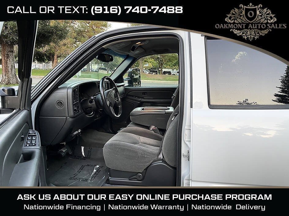 Used 2005 Chevrolet Silverado 3500 LS AWD/4WD image 23