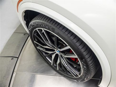 Used 2022 BMW X5 sDrive40i w/ M Sport Package RWD image 14